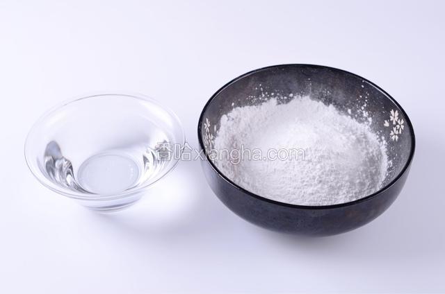 水晶月饼皮：水晶粉250g、50~65℃温水375m