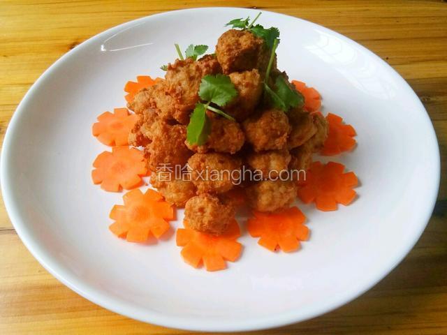 摆两个胡萝卜花装饰一下。