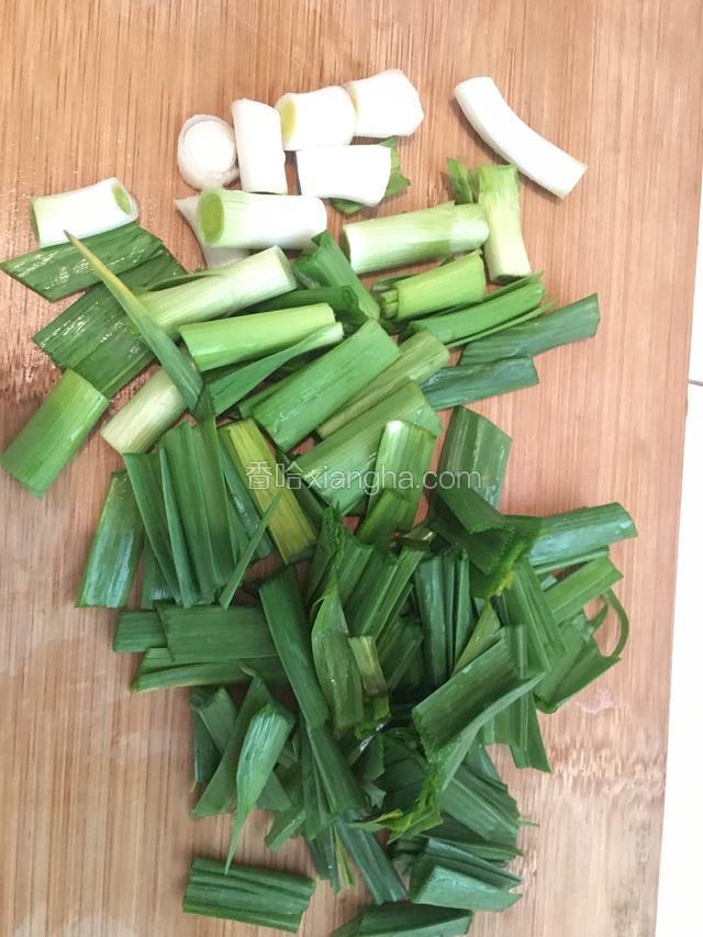 把蒜苗切段