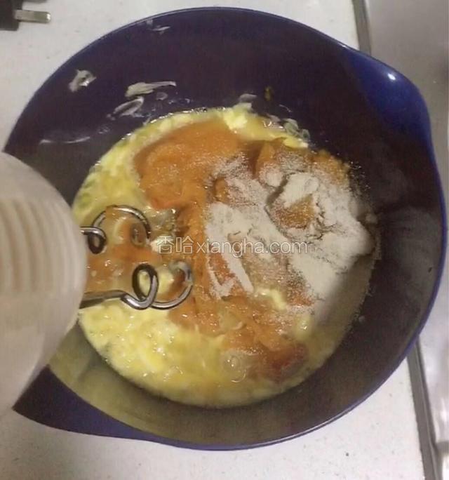 再放入南瓜搅匀。