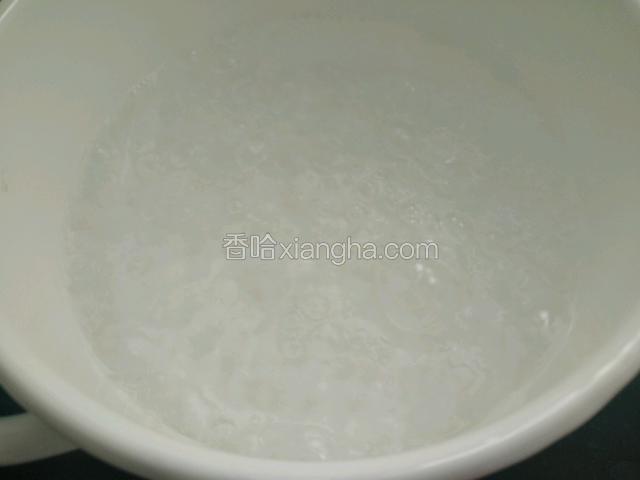 锅中烧适量水