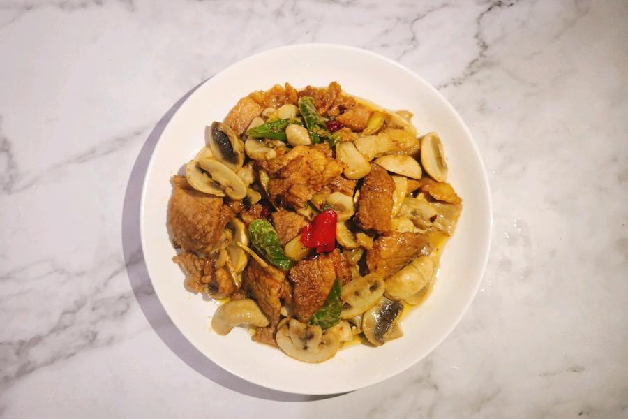 白蘑菇炒肉