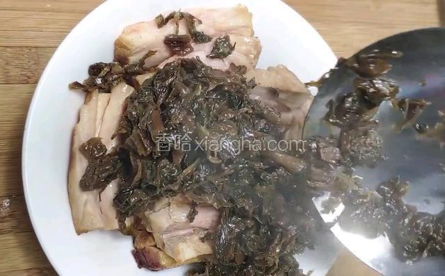 煮好后铺在肉片上