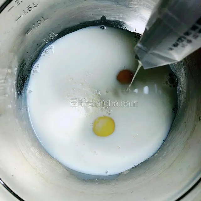 再加入淡奶油。