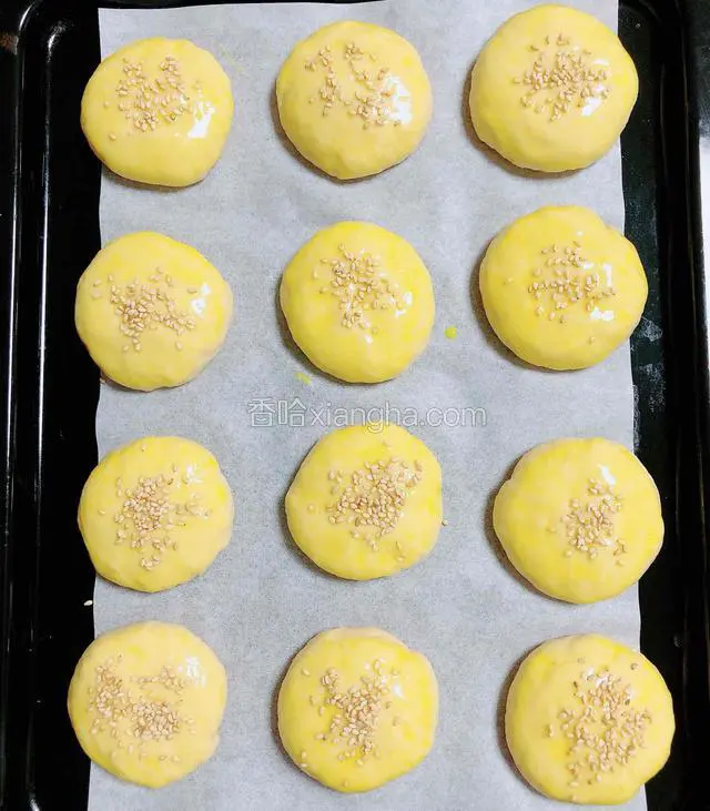 再撒上一些芝麻。