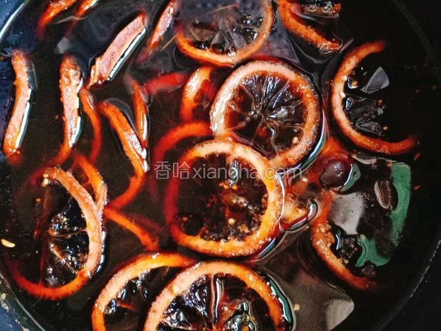 川贝柠檬膏就做好了，装入提前消毒好的瓶子中，密封保存，随吃随取。