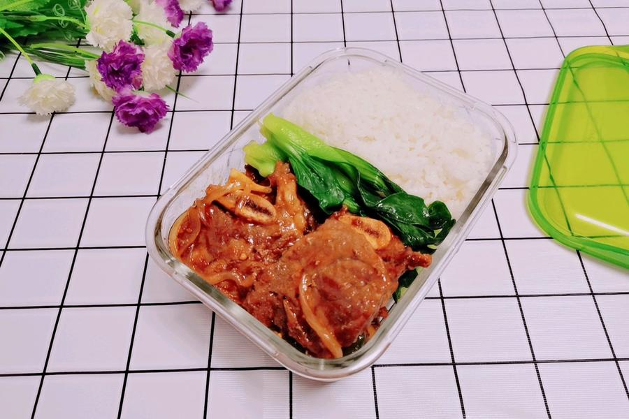 黑椒牛仔骨便当