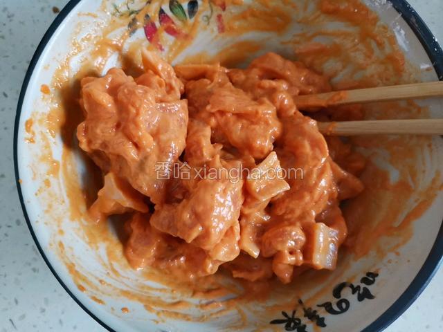 拌均匀腌制片刻