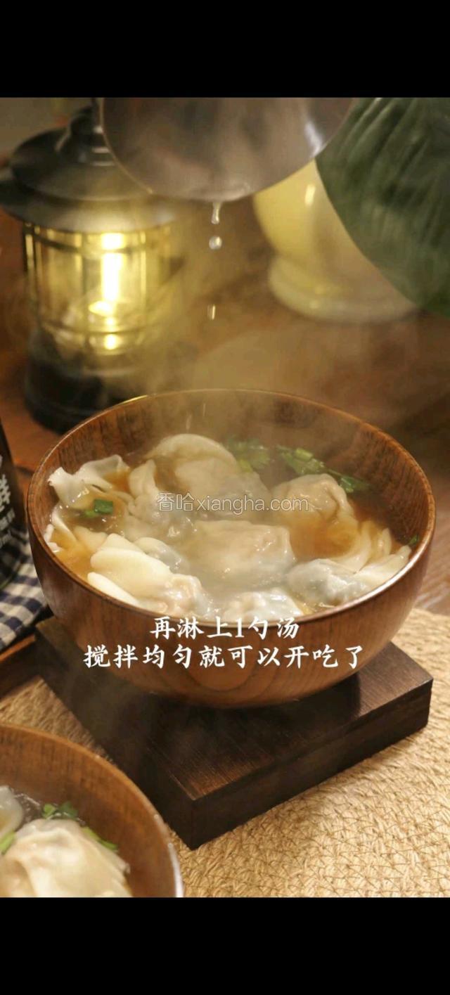 再淋上一勺糖，搅拌均匀就可以开吃了。