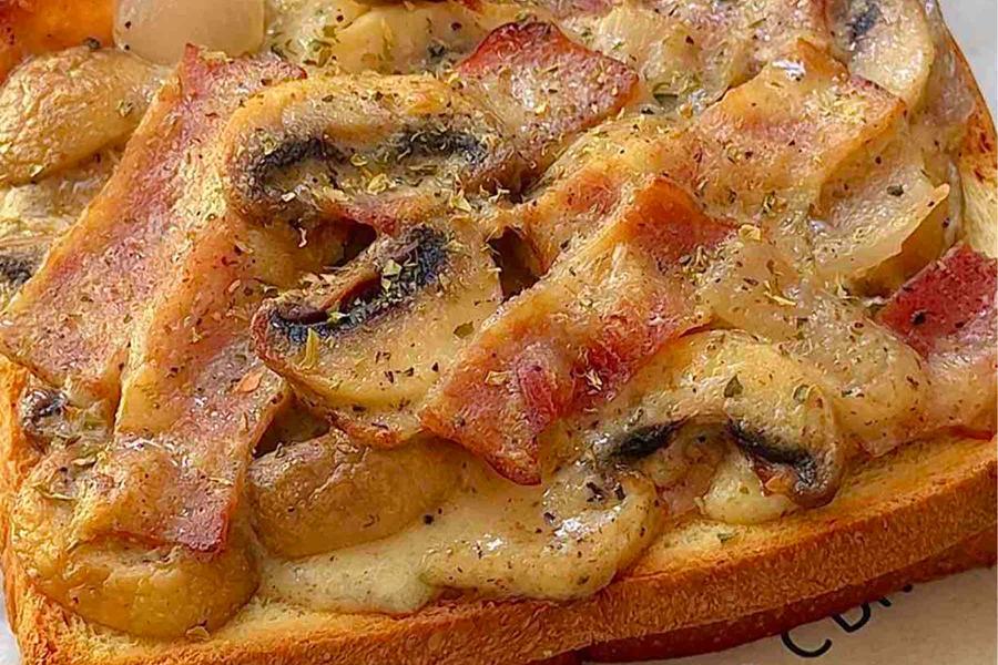 奶油蘑菇培根三明治