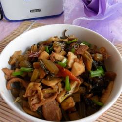 雪菜笋丁炒肉丝的做法[图]