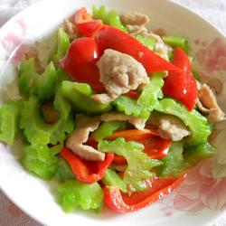 苦瓜炒肉片的做法[图]