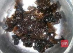黄瓜木耳炒肉的做法图解2