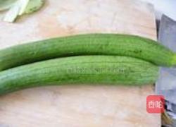 蒜末粉丝蒸丝瓜的做法图解2