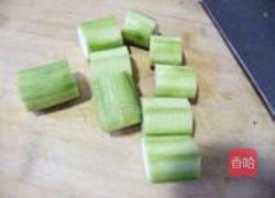 蒜末粉丝蒸丝瓜的做法图解3