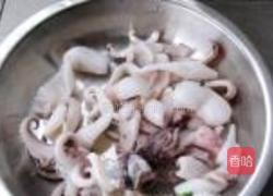 西兰花炒鱿鱼的做法图解4