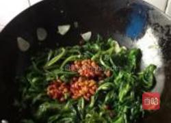水豆豉炒茼蒿菜的做法图解7