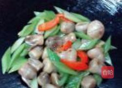 西芹炒菇的做法图解2