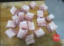 五花肉焖莲藕的做法图解2
