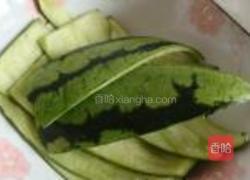 西瓜皮炒毛豆的做法图解1