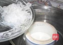 牛奶冰糖燉燕窩的做法图解2