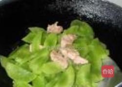 莴笋红椒山药炒肉的做法图解7