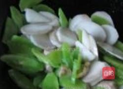 莴笋红椒山药炒肉的做法图解8