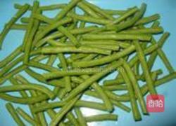 蒜香番茄浇豇豆的做法图解2