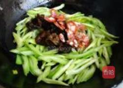 芹蛋腊肠的做法图解5