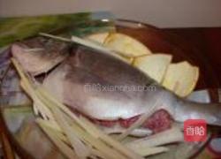 肉馅蒸鱼的做法图解3