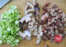 芥蓝腊肠炒饭的做法图解2