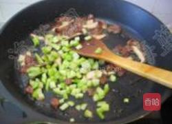 芥蓝腊肠炒饭的做法图解5