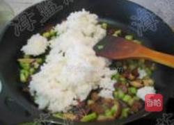 芥蓝腊肠炒饭的做法图解7