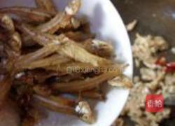 鱼干小炒水晶皮的做法图解12