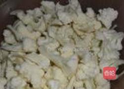 青椒炒菜花的做法图解1