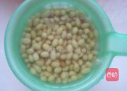 黄豆猪肉煲的做法图解1