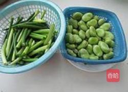 蒜苔烧蚕豆米的做法图解1