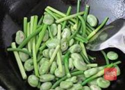 蒜苔烧蚕豆米的做法图解4