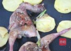 香煎迷迭香鹌鹑的做法图解4