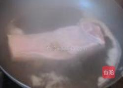 雕梅扣肉的做法图解1