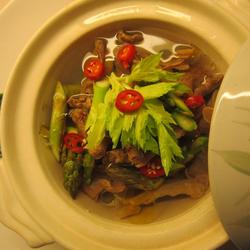 砂锅牛筋芦笋的做法[图]