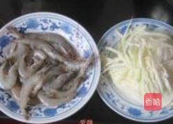 卷心菜炒虾的做法图解1