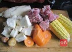 粉葛玉米骨头汤的做法图解2