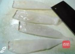 芫荽爆鱿鱼的做法图解2