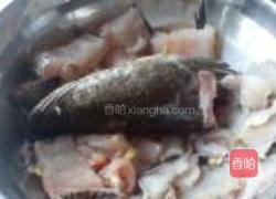 凉拌乌鱼片的做法图解1