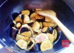 蒜香酱肉烧茄子的做法图解4