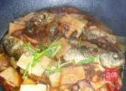 鲫鱼烧笋的做法图解5