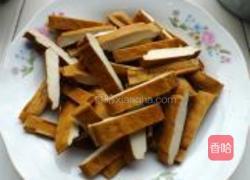 蒜苗香干肉的做法图解2