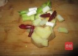 白菜与鸡腿的做法图解3