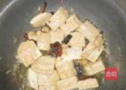 韭菜花闷臭豆腐的做法图解4